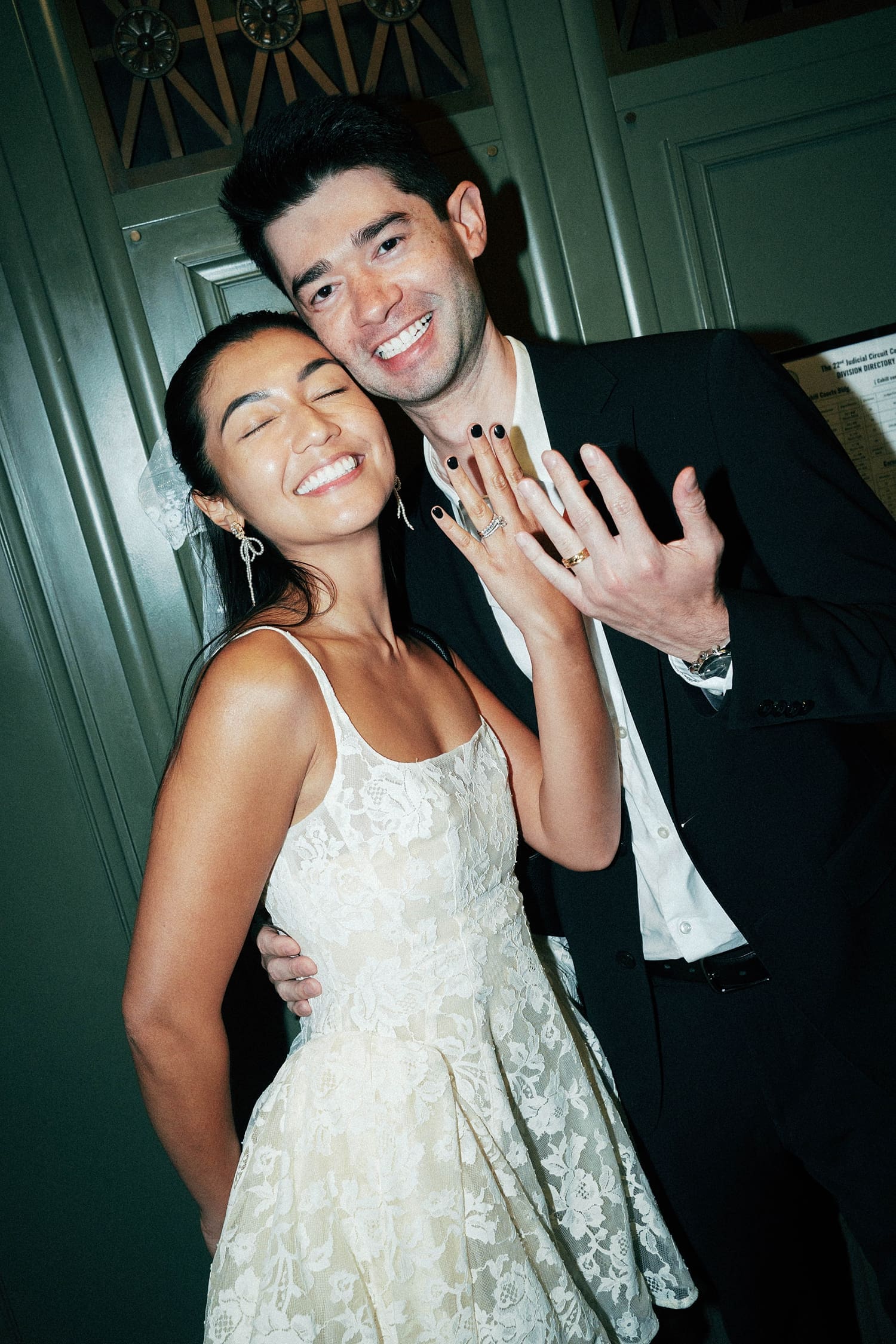 newlyweds show off new rings at the St. Louis Courthouse